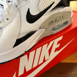 NEW NIKE AIR MAX EXCEE